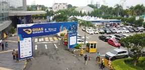 Loading GIIAS 2022 di Grand City Convex Kota Surabaya. (Tim)