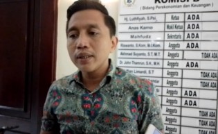 Sekretaris Komisi B DPRD Kota surabaya, Mahfudz. (Bachan)