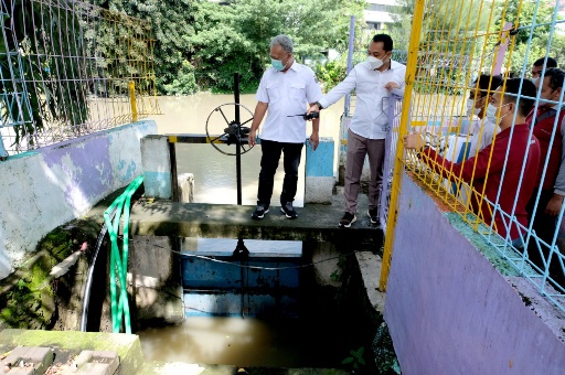 Sidak di Kawasan Surabaya Pusat, Wali Kota Eri Temukan Saluran Belum Terkon