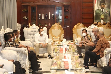 Silaturrahmi dan sosialisasi PT Danareksa dengan Walikota Surabaya Eri Cahyadi (Dok. Humas)