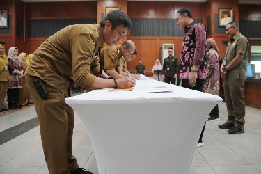 Pejabat Pemkot Surabaya Tandatangani Perjanjian Kinerja
