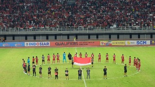 Timnas Indonesia sesaat setelah taklukkan vietnam 3-2. (Diskominfo Surabaya)