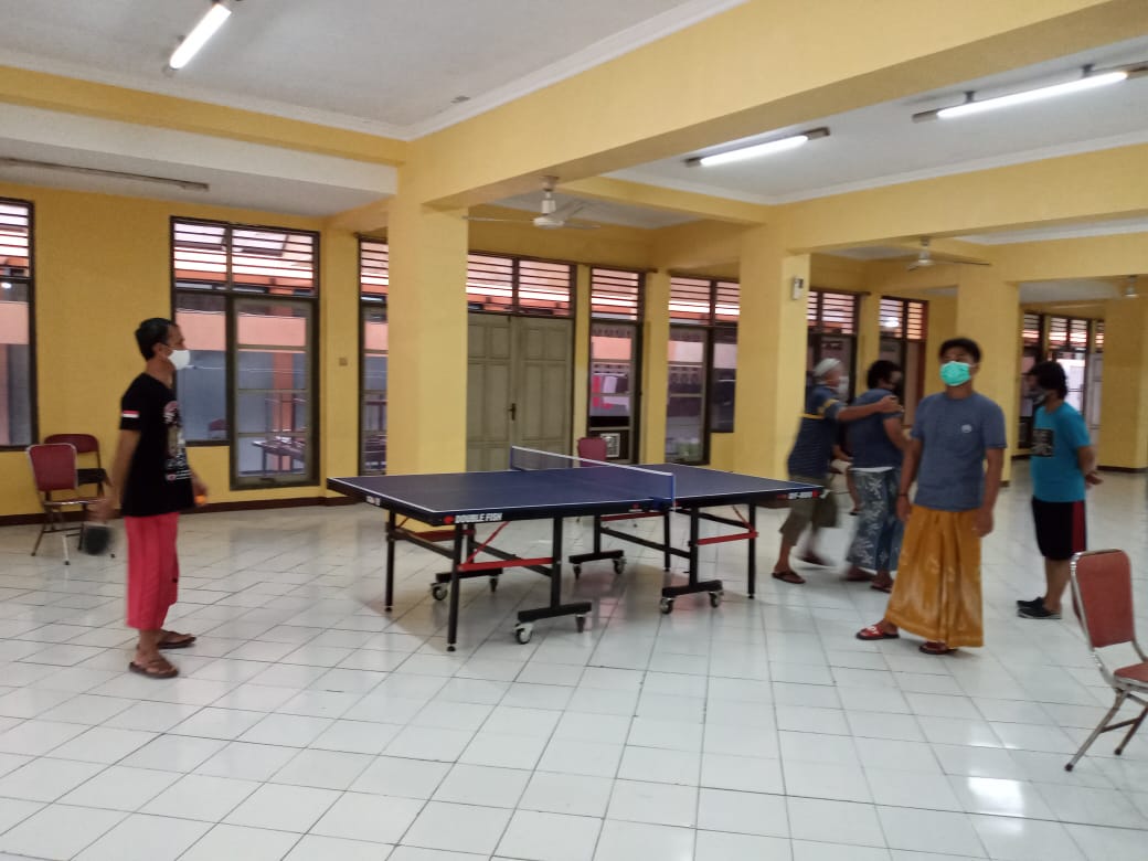 Selama Masa Karantina, Warga Asyik Berolahraga di Hotel Asrama Haji