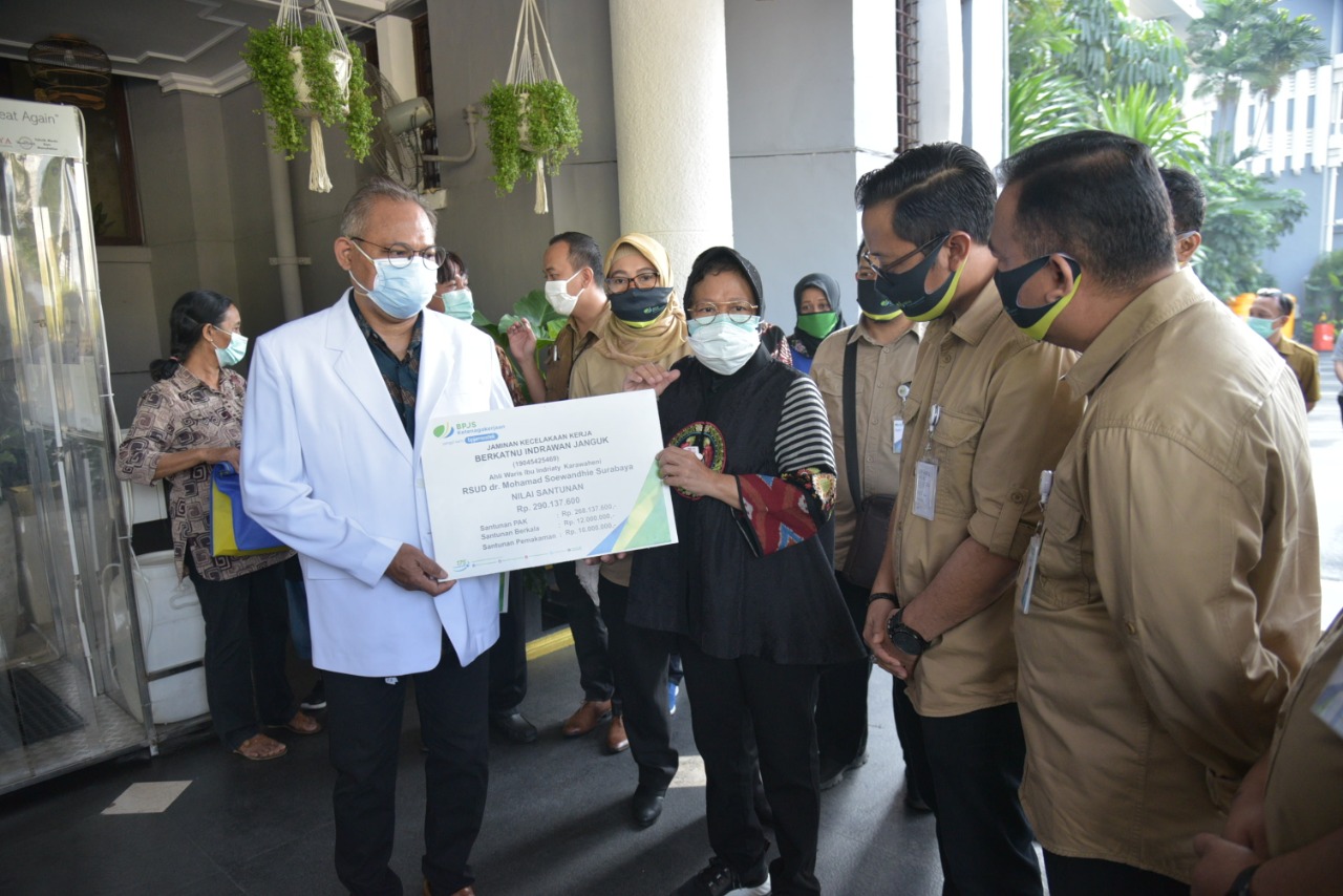 Pemkot Surabaya Salurkan Bantuan 12 Ton Beras