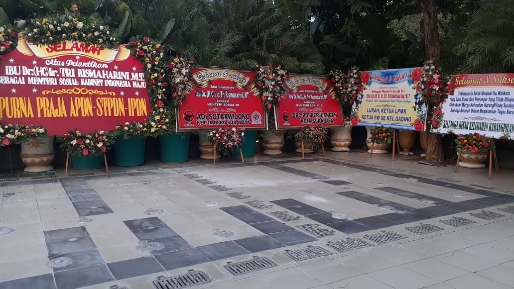 Balai Kota Banjir Karangan Bunga Ucapan Selamat