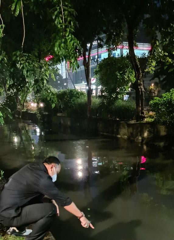 Wali Kota Eri Cahyadi Tinjau Pompa Kenjeran Saat Hujan Turun