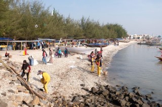 Worid Cleanup Day 2022, Pemkot bersihkan 1 ton sampah di Pantai Kenjeran. (Diskominfo Surabaya)