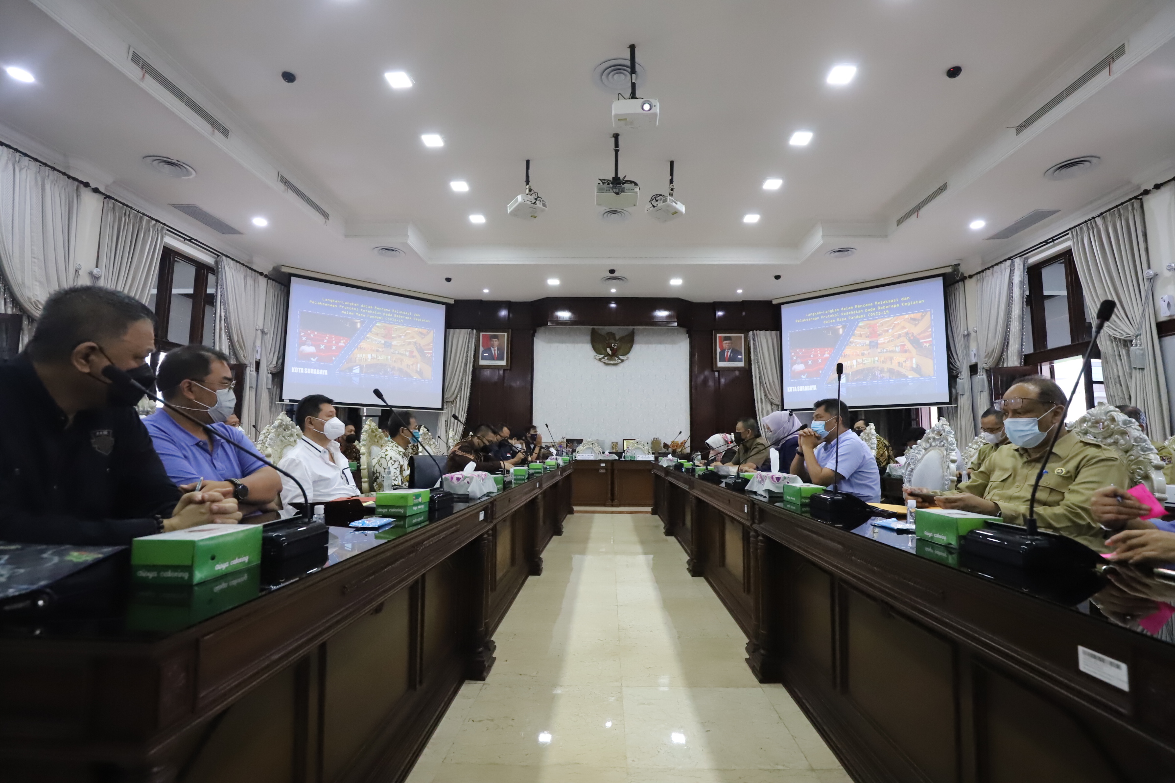 Pemkot Siapkan Relaksasi Usaha di Surabaya