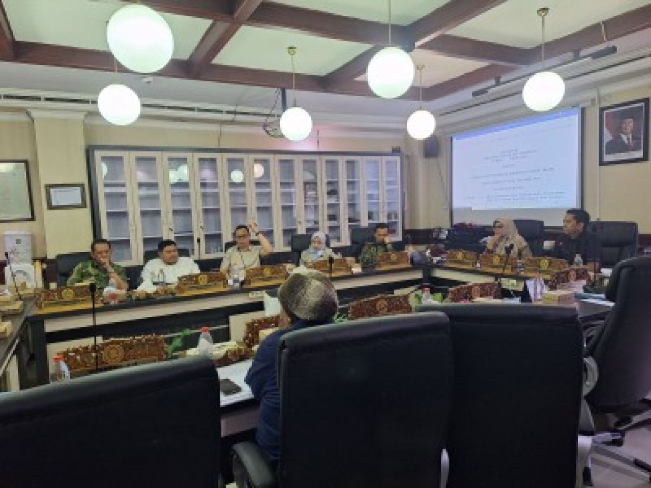 Suasana rapat pansus YEKAPE di Gedung DPRD Kota Surabaya. (Tim)