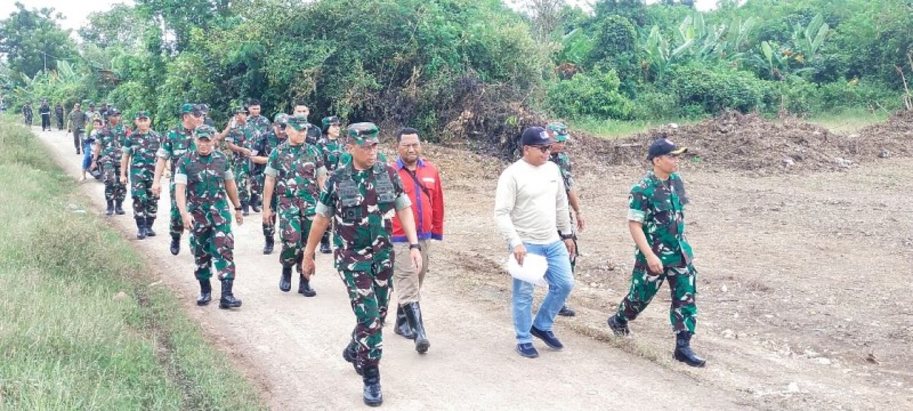 Kasadam V Brawijaya Brigjen TNI Terry Tresna Purnama, S.I.Kom., melakukan kunjungan kerja ke Makodim 0829/Bangkalan dalam rangka meninjau pembangunan Batalyon Infanteri (Yonif) TP 837/Ksatria Trunojoyo.