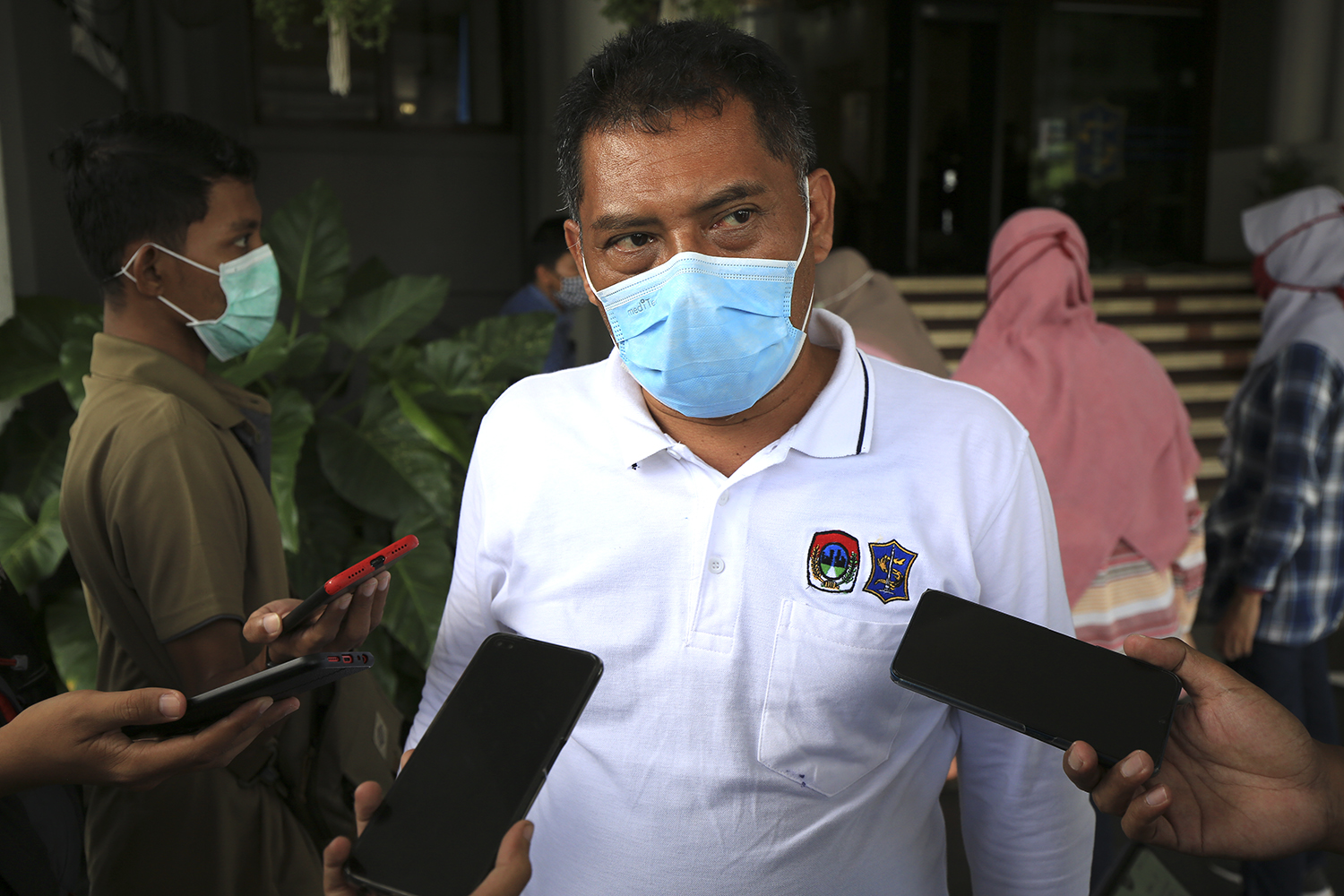 Seribu Cara Gugus Tugas Surabaya Merayu OTG Supaya Mau Berobat