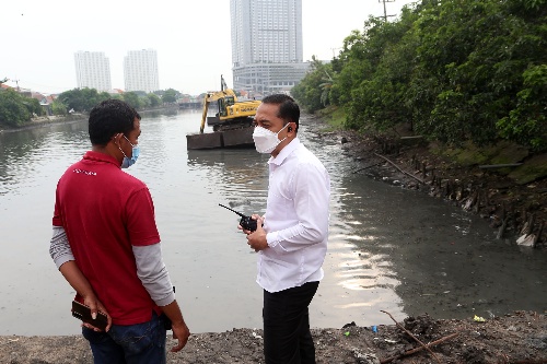 Pemkot Surabaya Keruk Bozem dan Sungai untuk Urai Genangan