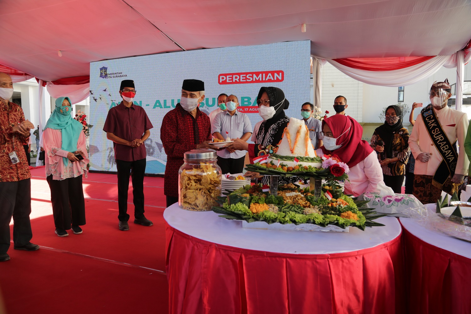 Wali Kota Risma Resmikan Plaza Atas Alun-alun Surabaya
